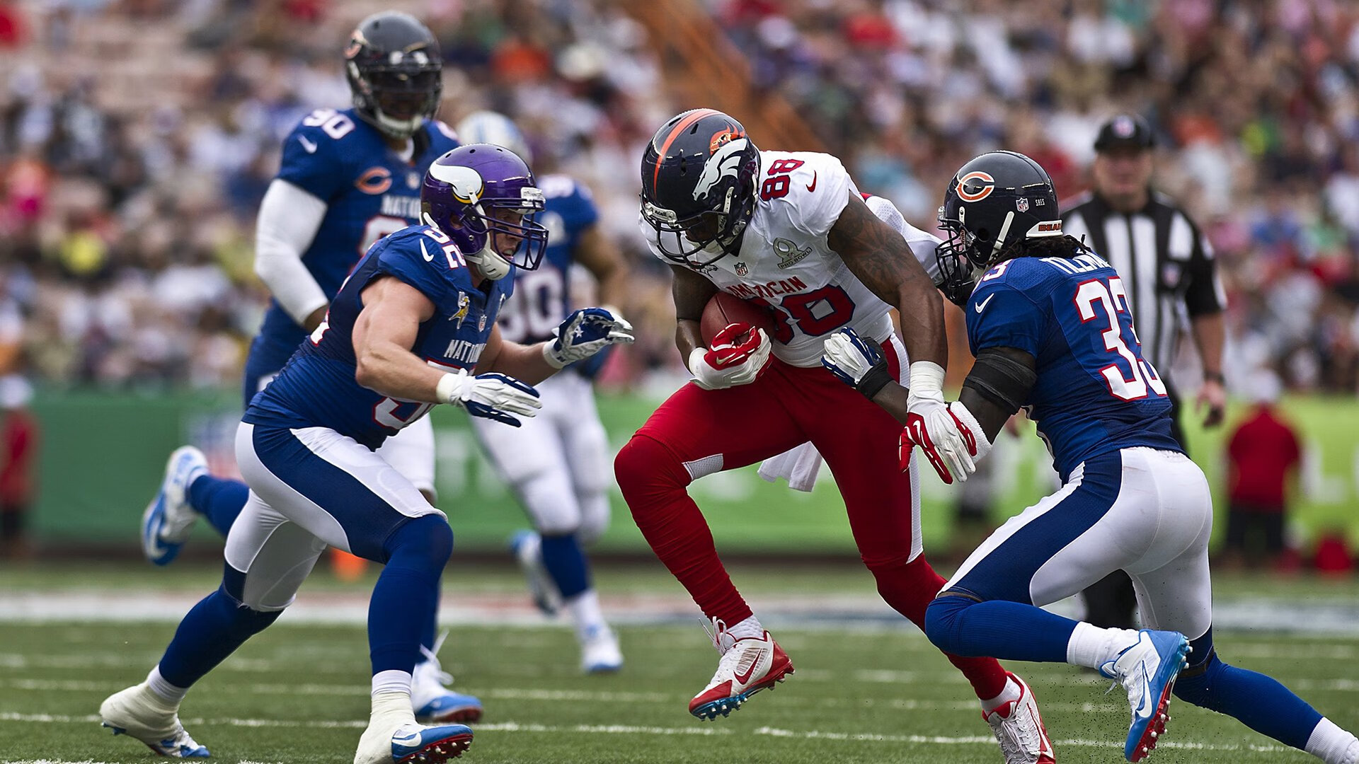 2001年西部决赛:沙奎尔·奥尼尔在对阵太阳的比赛中表现惊人,带领湖人实现逆转,成功晋级总决赛,当赛季夺冠。